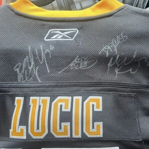 nhl - boston bruins - signed milan lucic jersey - women's M - reebok